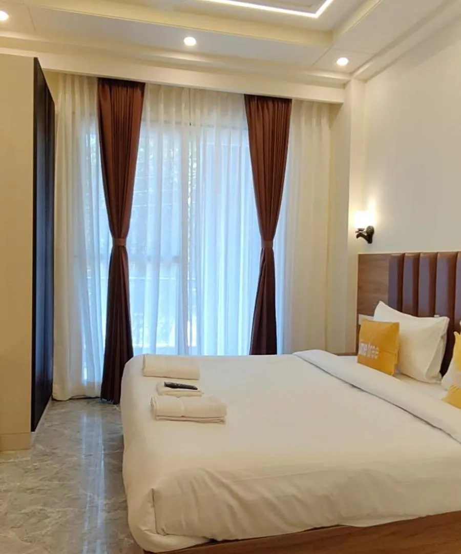 Lime Tree 1Bhk Service Apartment Near Fortis Hospital Gurgaon 0*,
