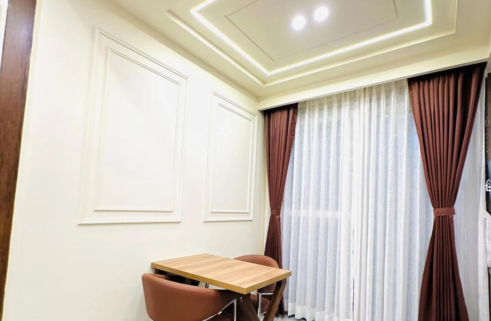 Lime Tree 1Bhk Service Apartment Near Fortis Hospital Gurgaon