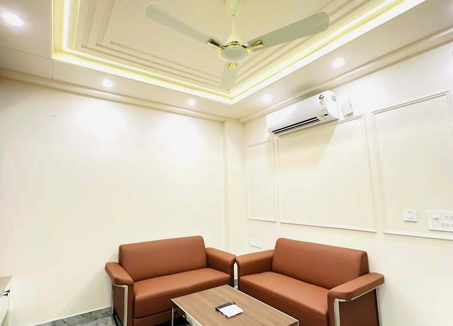 Lime Tree 1Bhk Service Apartment Near Fortis Hospital Gurgaon